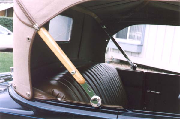 The top "hidem" or trim binding was "Locktite binding". The Locktite and edge binding were made of two-tone tan Bedouin grain to match the interior trim.