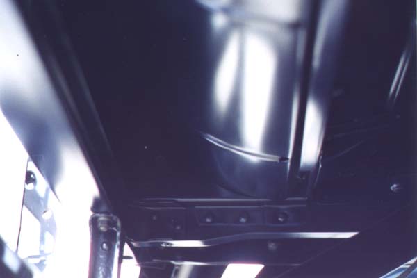 The curved rear pan has very deep half round strengthening ribs. Unfortunately this photo doesn't show it well.